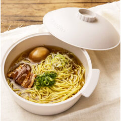 手軽に本格料理！電子レンジで作るアレンジレシピが豊富な『3COINS ビストロヌードル』